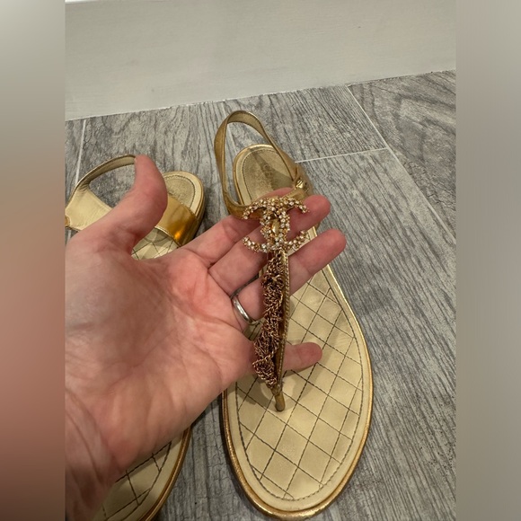 Chanel gold interlocking CC logo t strap sandals - Picture 6 of 12